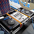 De Basic DJ Booth geinstalleerd in partybus 4